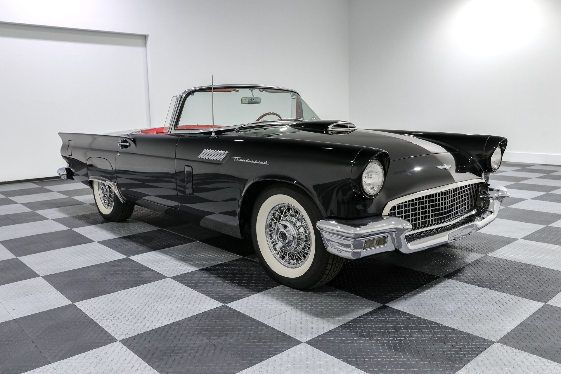 1957 Ford Thunderbird